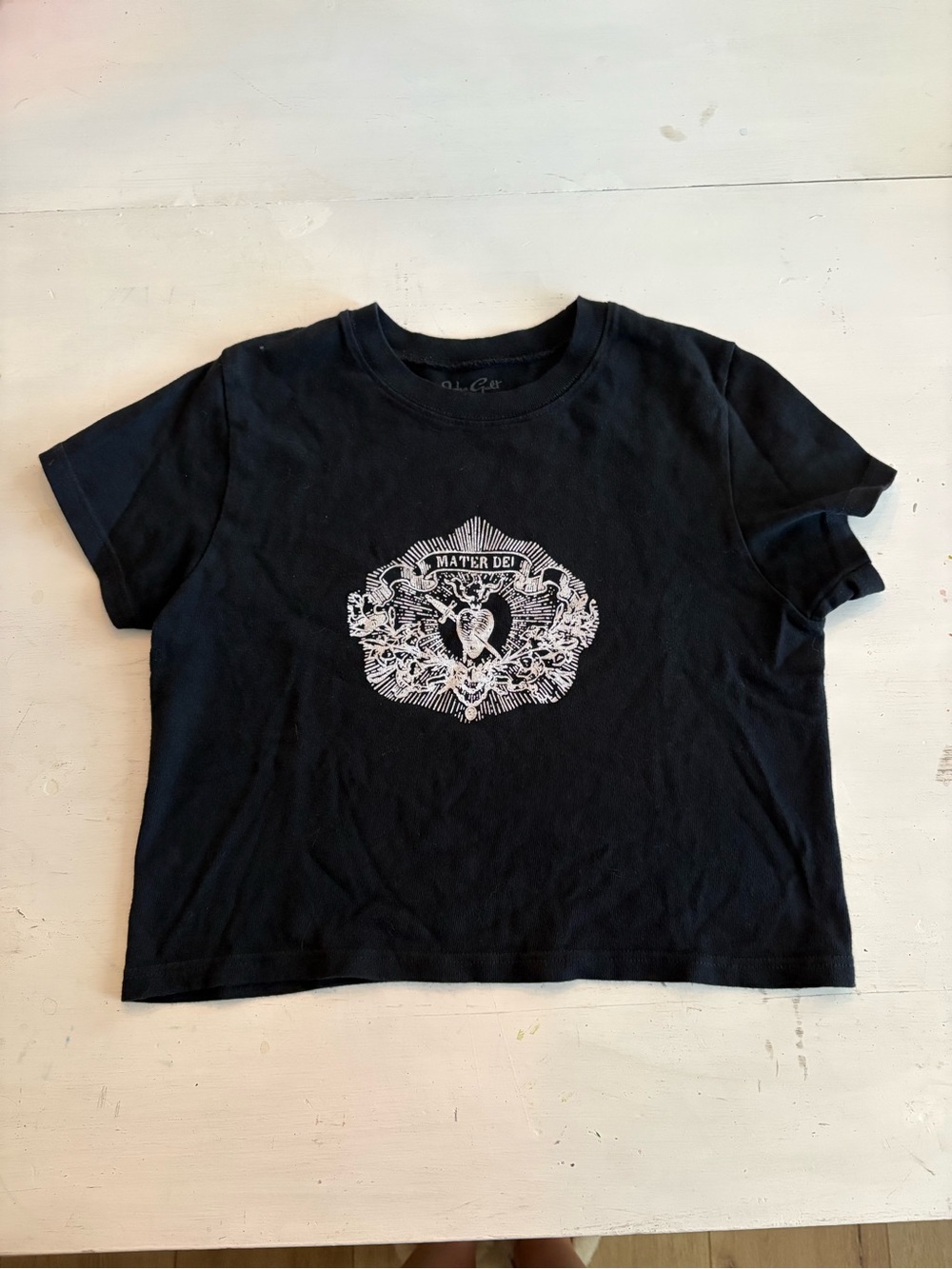 Black Short-Sleeve Cropped Tee with White Crest Graphic